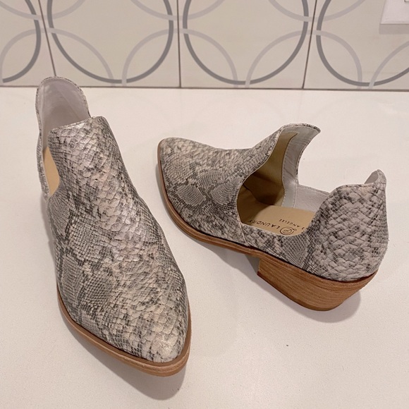 New Chinese Laundry Fortune Bootie - Picture 2 of 4